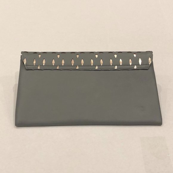 Gray clutch with detachable dainty silver chain - Picture 2 of 7